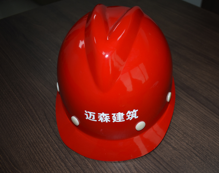 講述施工現(xiàn)場佩戴建筑安全帽注意事項。